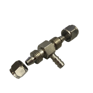 C66 – Conexão em T – Ø3,3mm x Ø3,3mm x Ø3,3mm (Rosca com Porca x Espigão x Rosca com Porca)